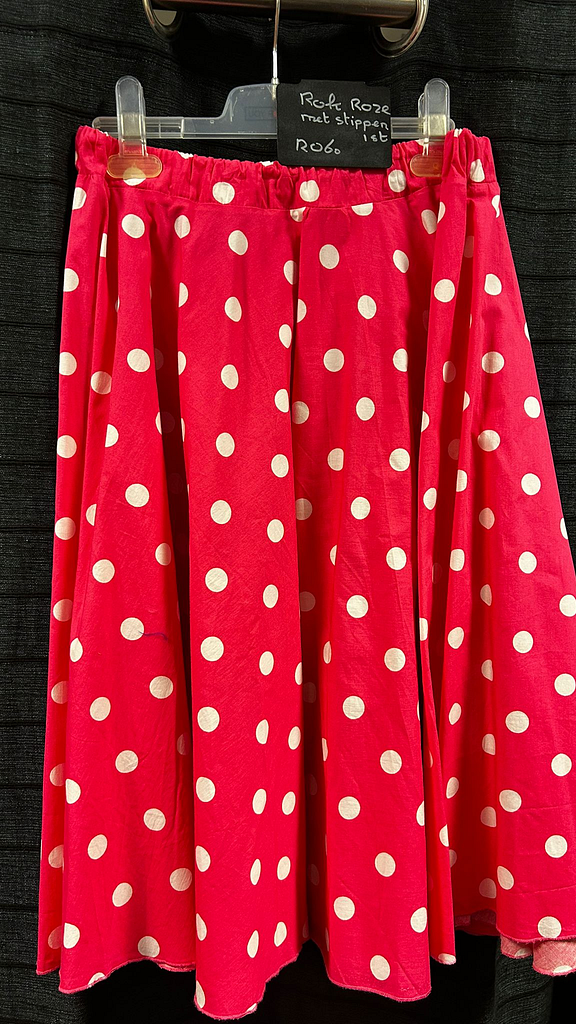 Polka dot roze rok