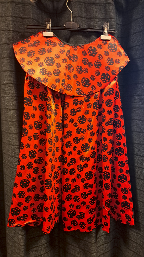 Rode mouwloze lange top met rok