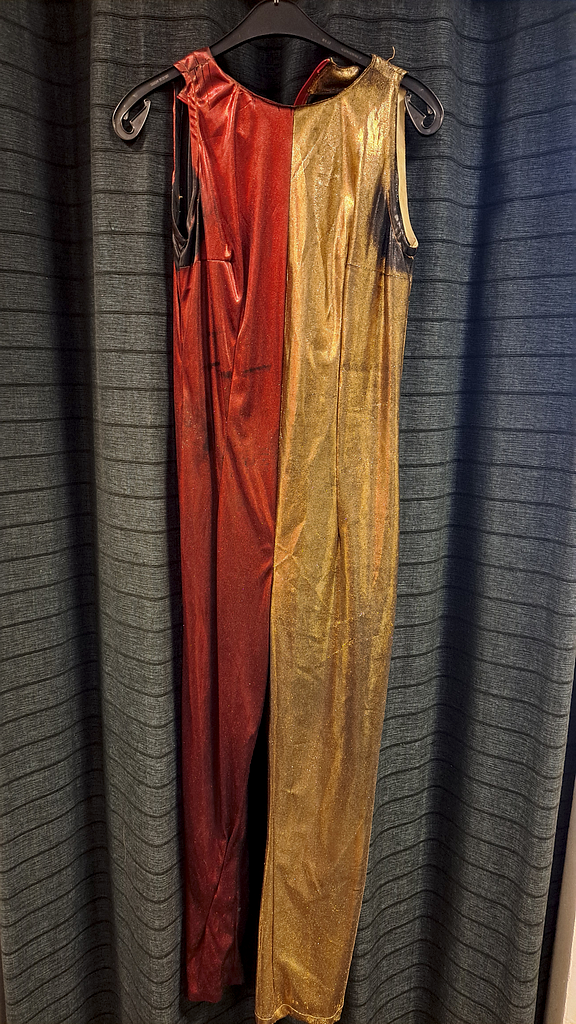 Jumpsuit mouwloos rood goud