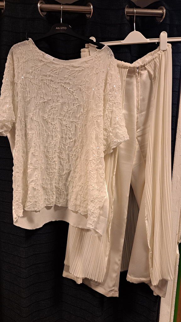 Witte plooi broek met top