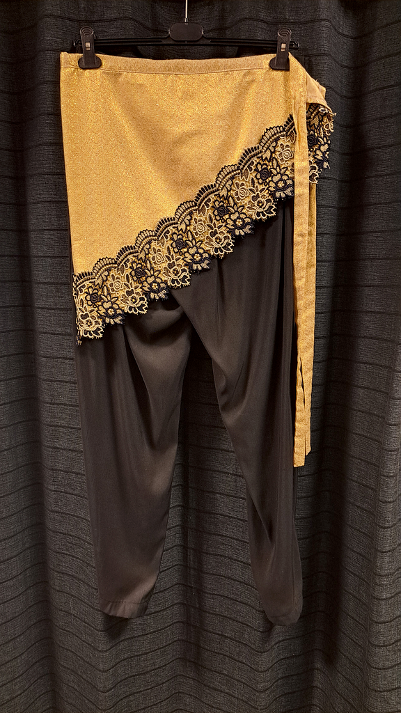 Broek met gouden omslag