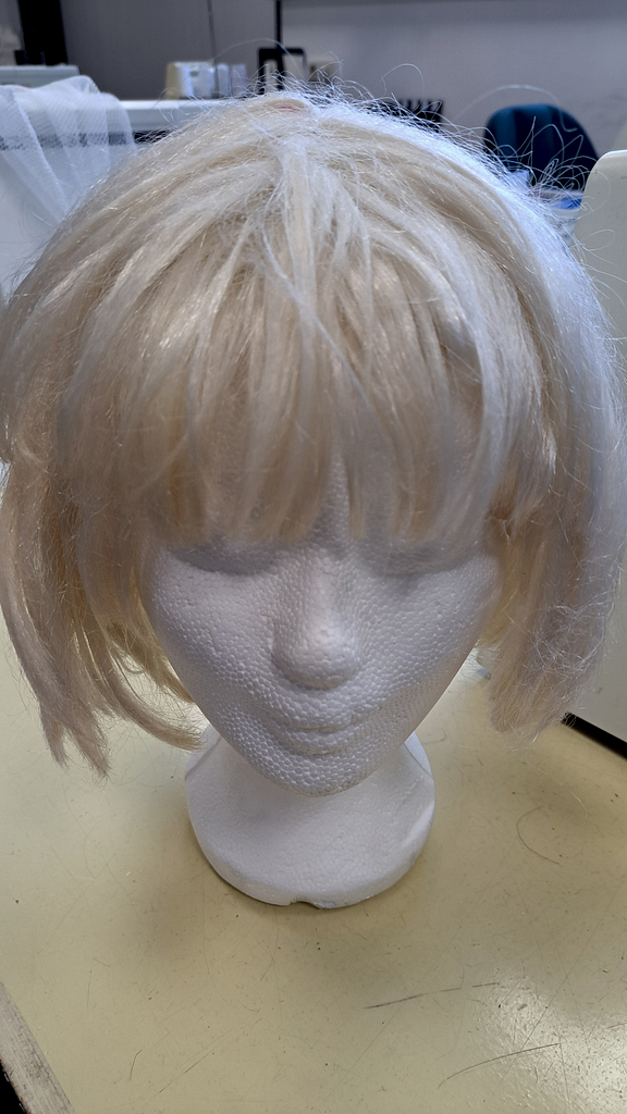 Pruik half lang hoog blond