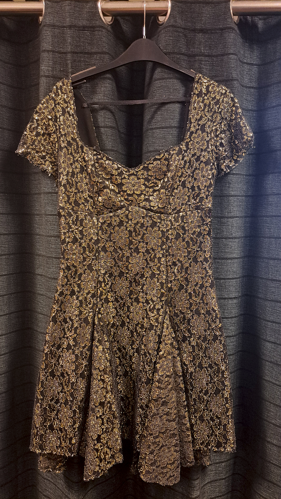 Jurk goud zwart bloemmotief 