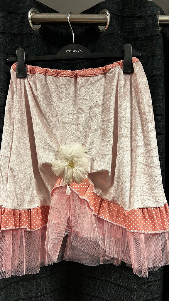 Rose gespikkelde top met rok