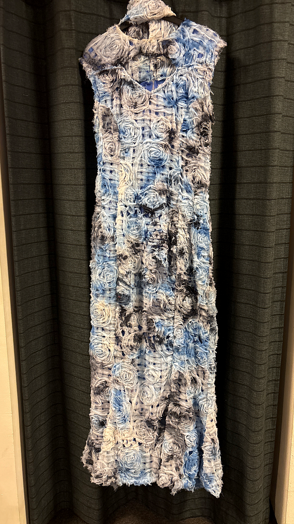 Jurk met rozenstructuur