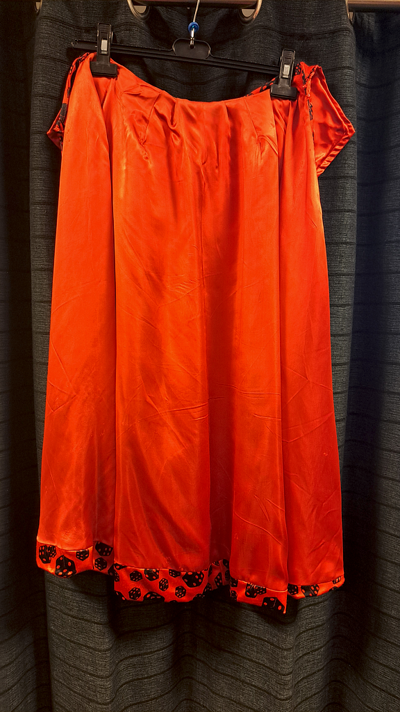 Rode mouwloze lange top met rok