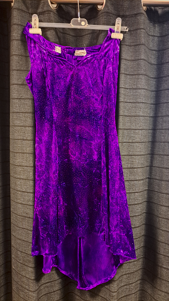 Paarse jurk met glitter 