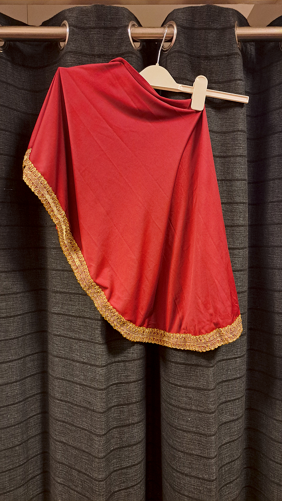 Rode heup doek gouden rand