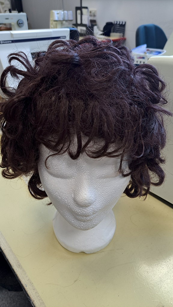 Pruik dames korte bruine krul 