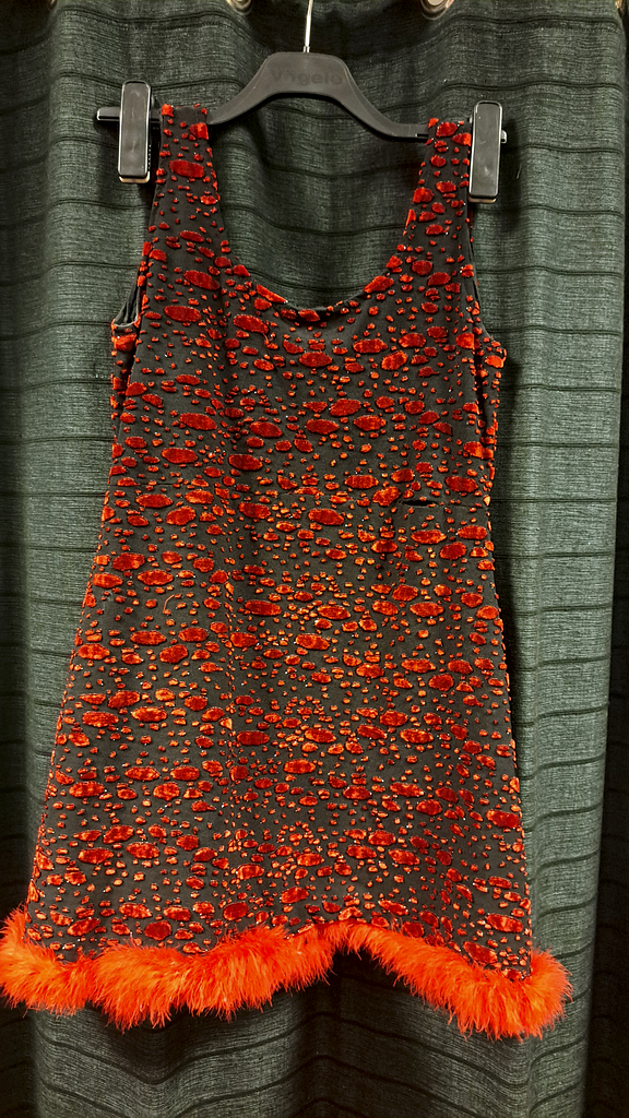 Mouwloos kort jurkje rood zwart 