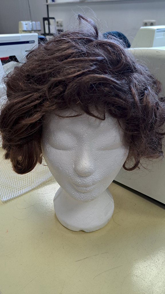 Pruik dames korte bruine krul 