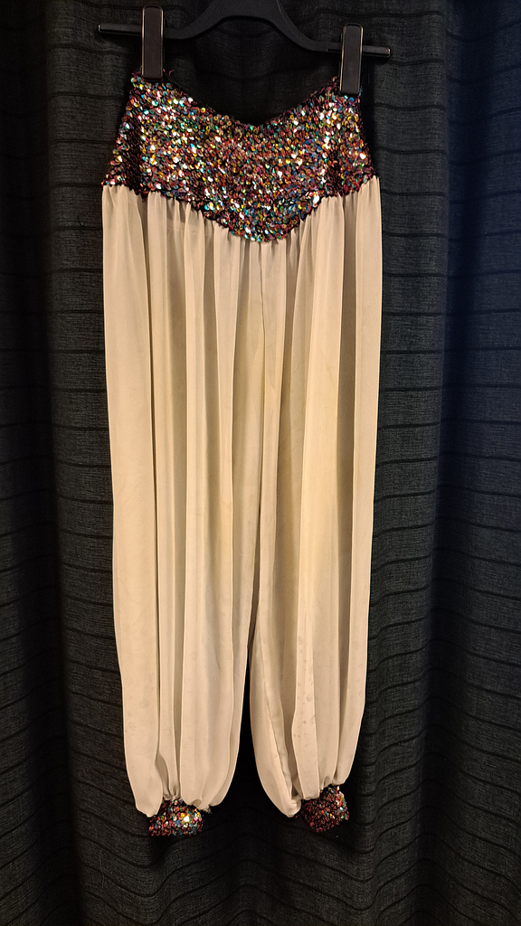 Pof broek wit en pailletten 