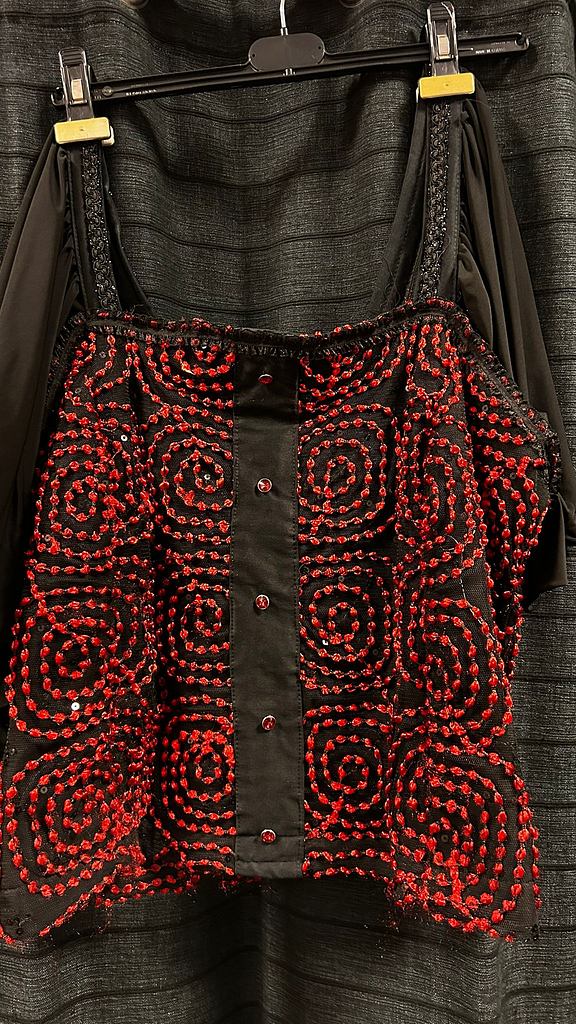 Rode kralen top vleermuis mouwen