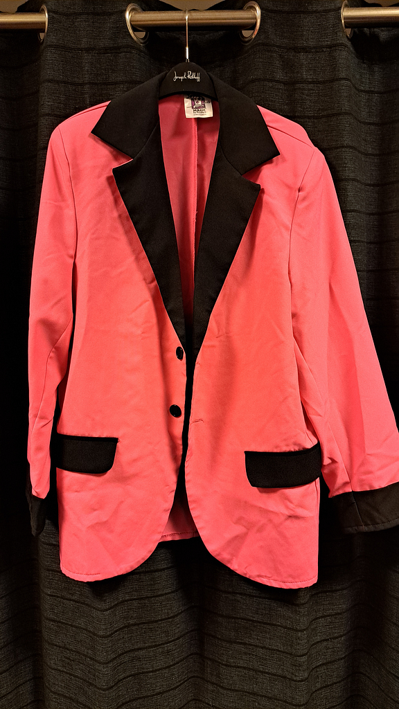 Roze colbert zwarte revers