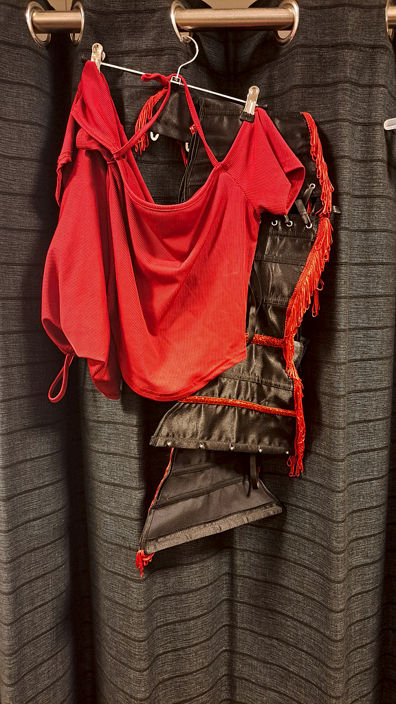 Rode top met zwart corset