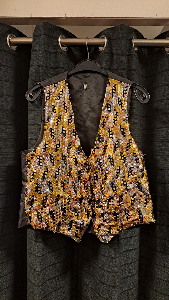 Gilet met goud en zwarte bloemen 
