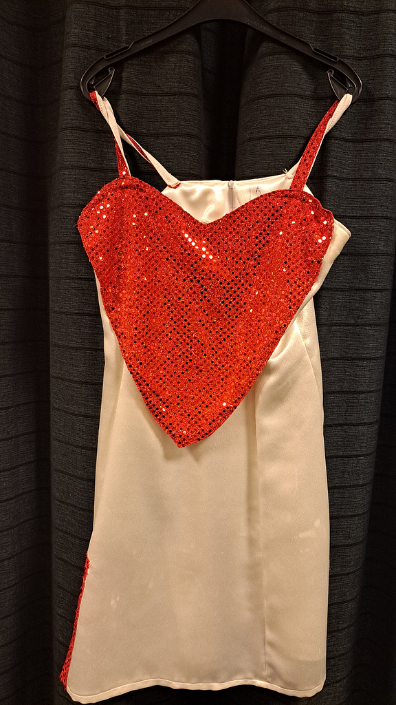 Top met groot rood hart voorop