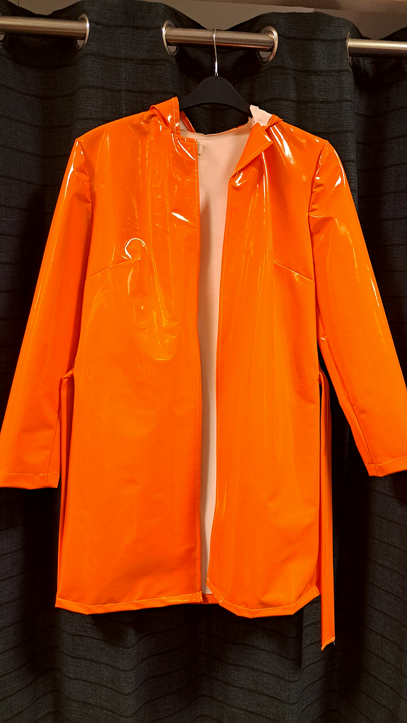 Regenjas oranje lakstof