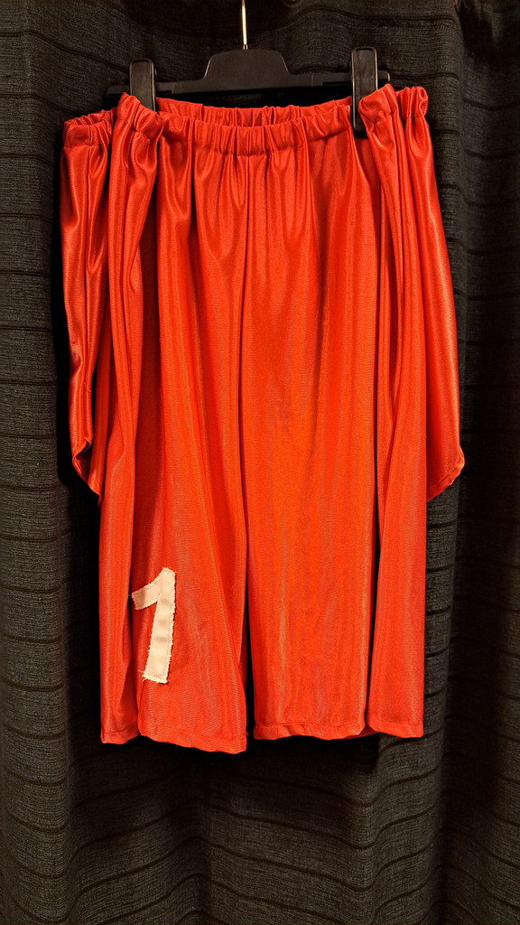 Rode broek met nummers