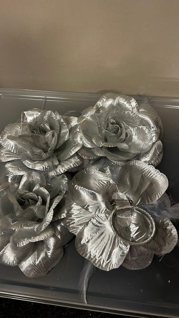 Zilveren haarbloemen