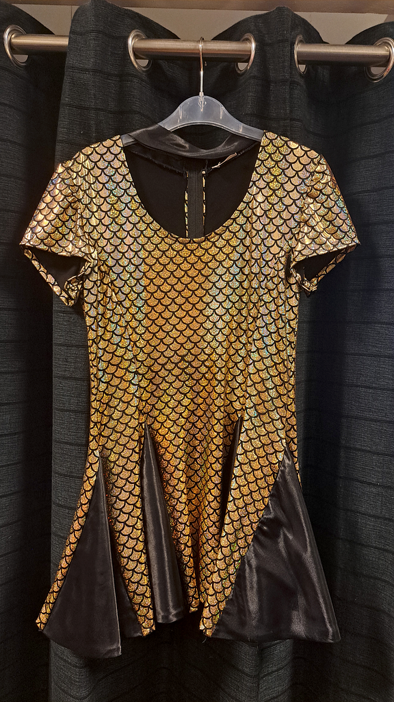 Jurk gouden schubben