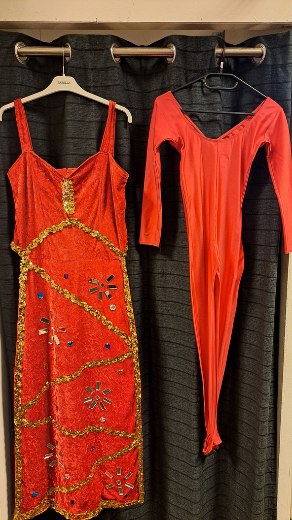 Rode glitter jurk met onderpak 