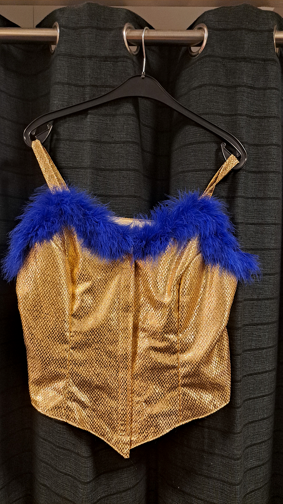 Top goud met blauw afgezet