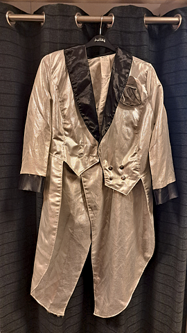 Grijs jacket met zwarte revers