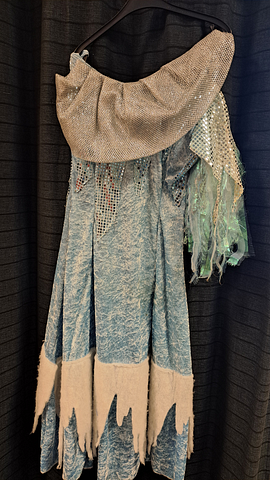 Jurk ijsblauw pailletten 