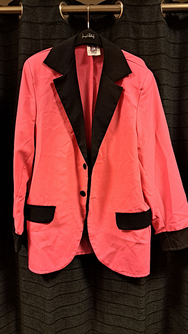 Roze colbert zwarte revers