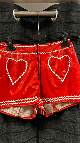 Rood leren broekje hartjes