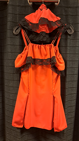 Rode jurk met spaghetti bandjes 