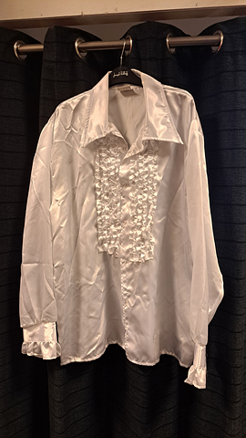 Witte glanzende blouse met rouzels
