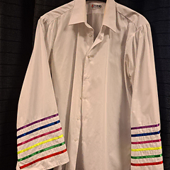 Witte blouse met regenboog mouwen 